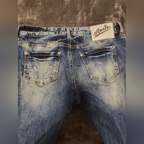 Ripped Jeans with stones and pearls - Picture 3 of 5